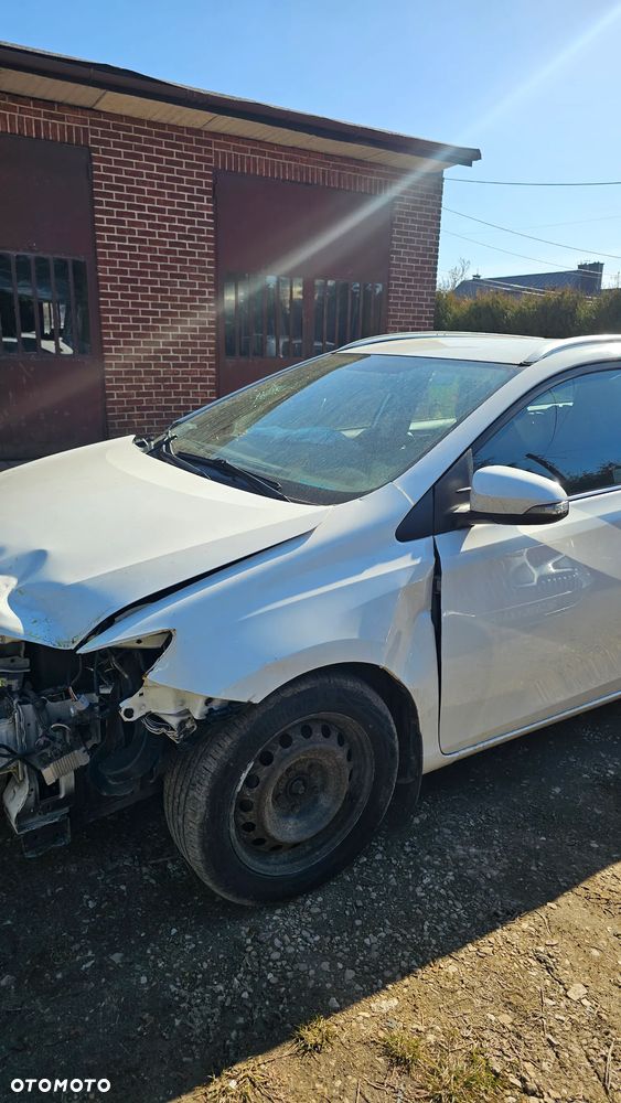 Toyota Auris 1.4 D-4D Premium - 9