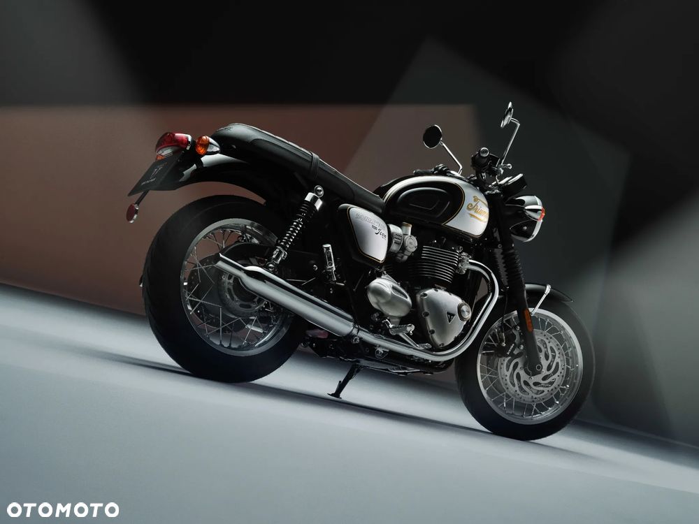 Triumph Bonneville - 13