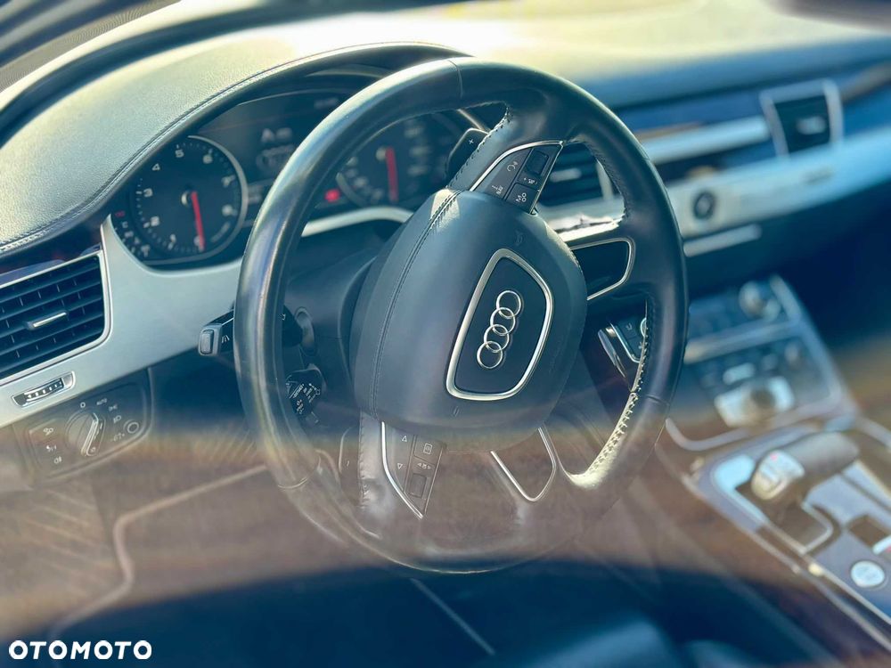 Audi A8 - 8