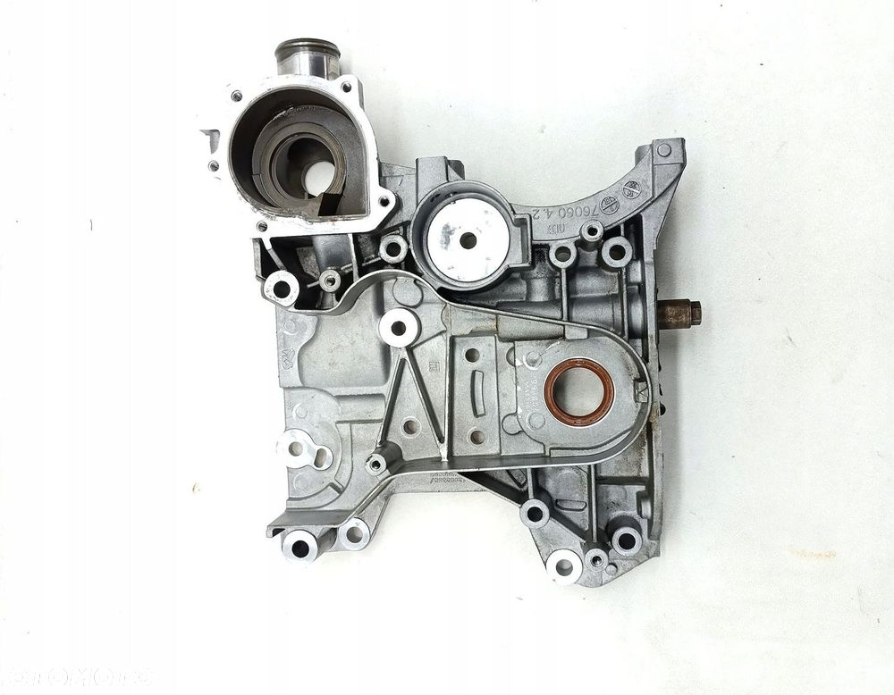 OBUDOWA POMPA OLEJU OPEL ASTRA J 1.6 T 55582107 - 2