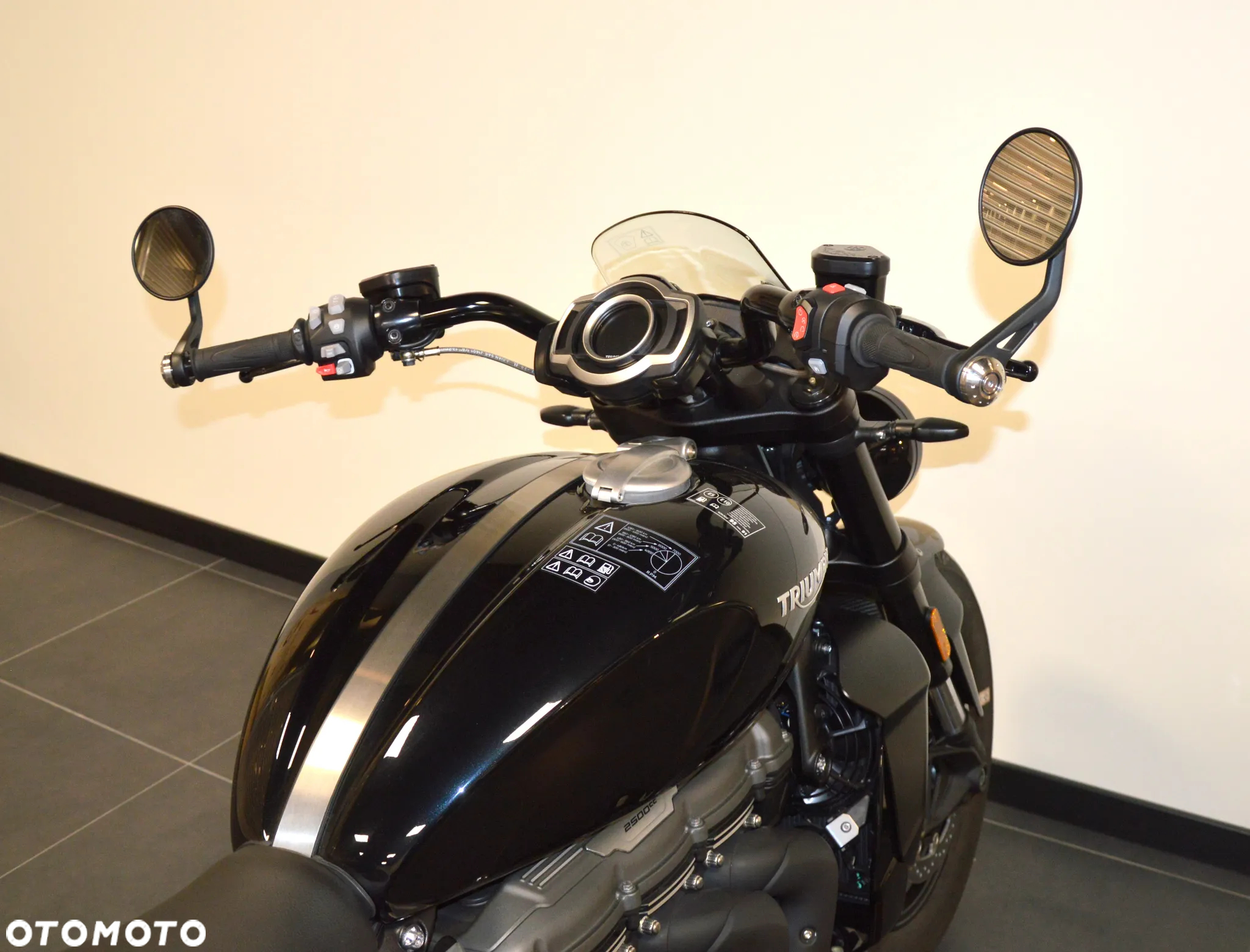 Triumph Rocket - 8