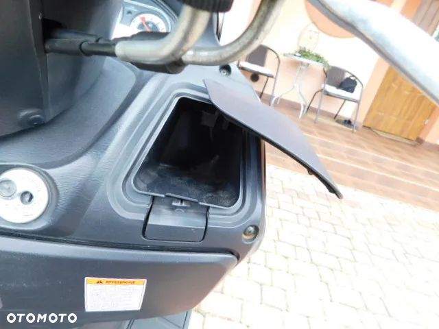 Suzuki Burgman - 22