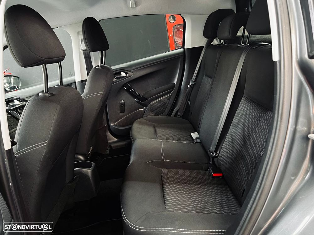 Peugeot 208 1.2 VTi SE Style - 23