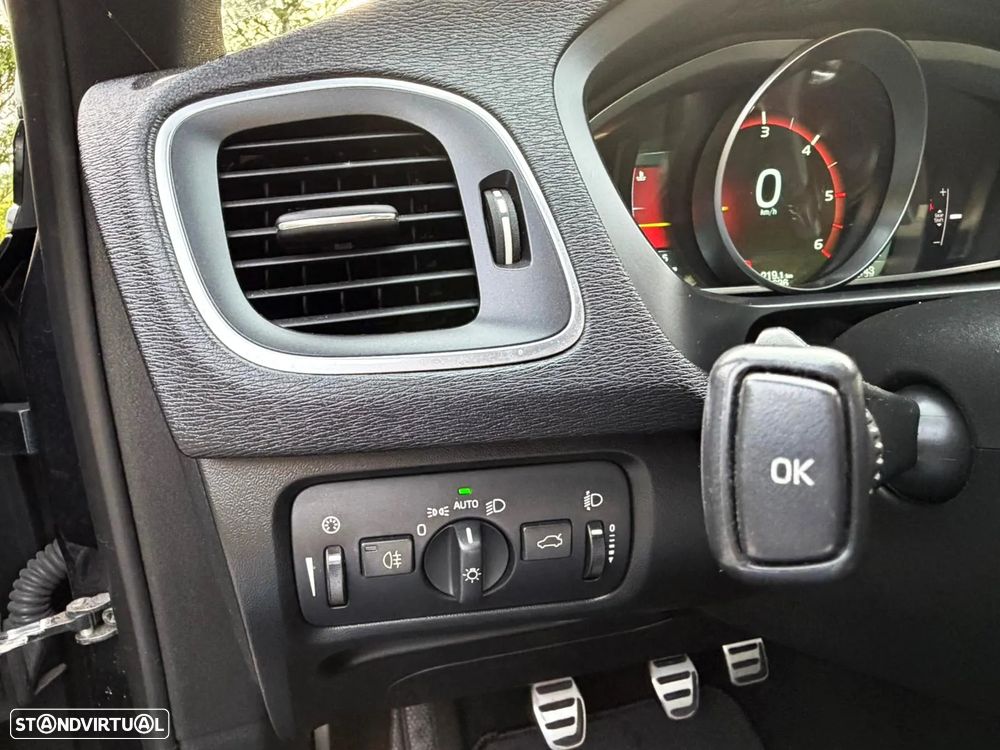 Volvo V40 D2 R Design - 17