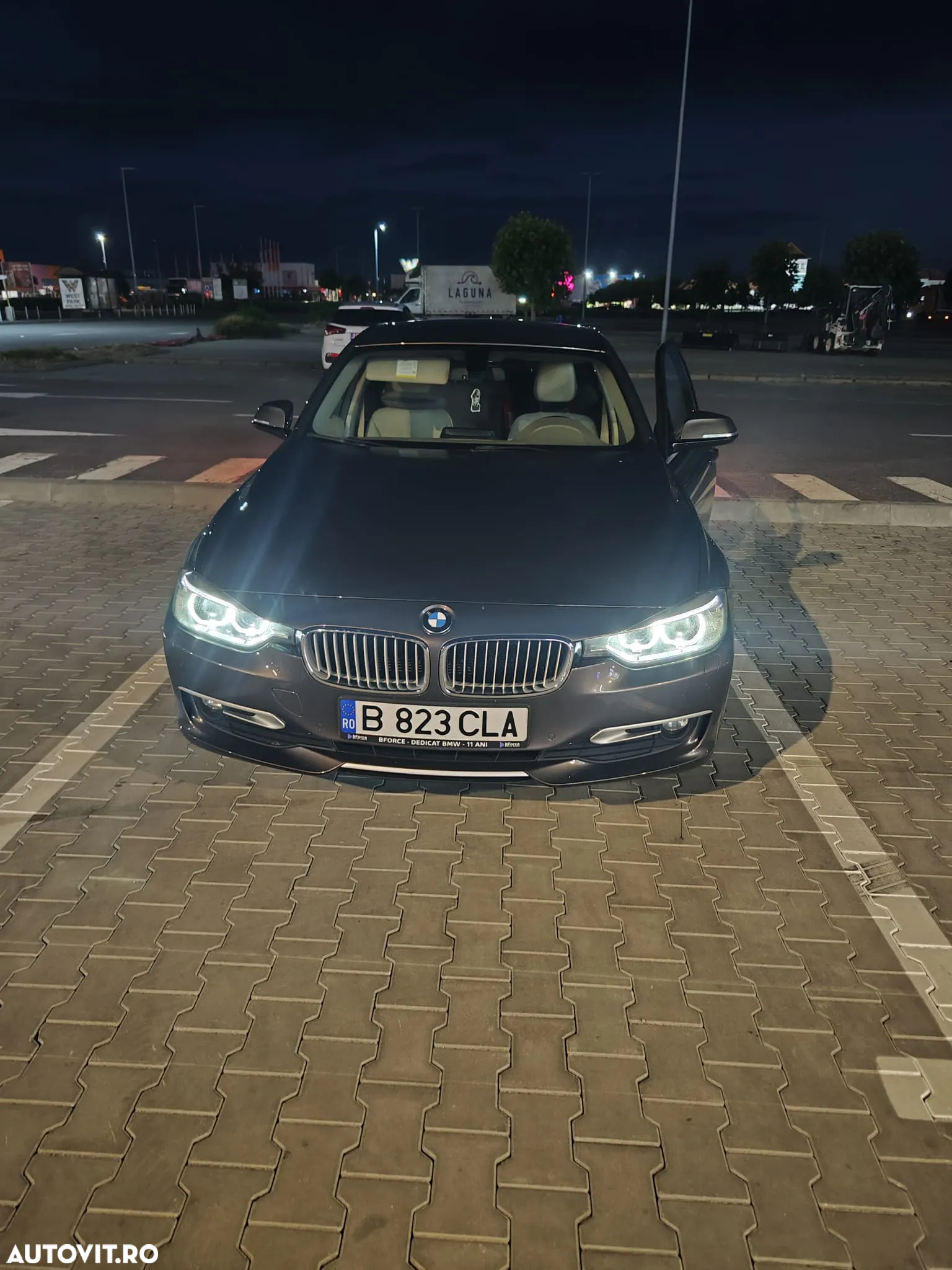 BMW Seria 3 316i Touring - 12