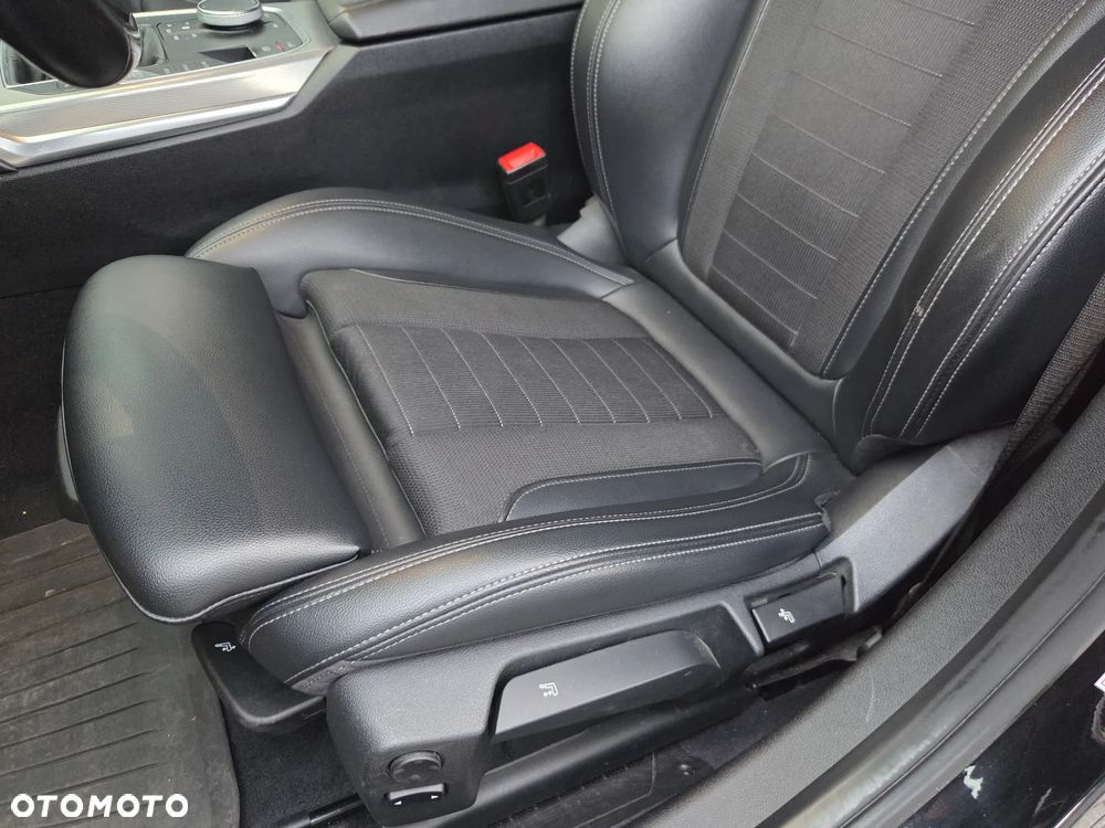 BMW Seria 3 320d Sport Line Shadow - 12