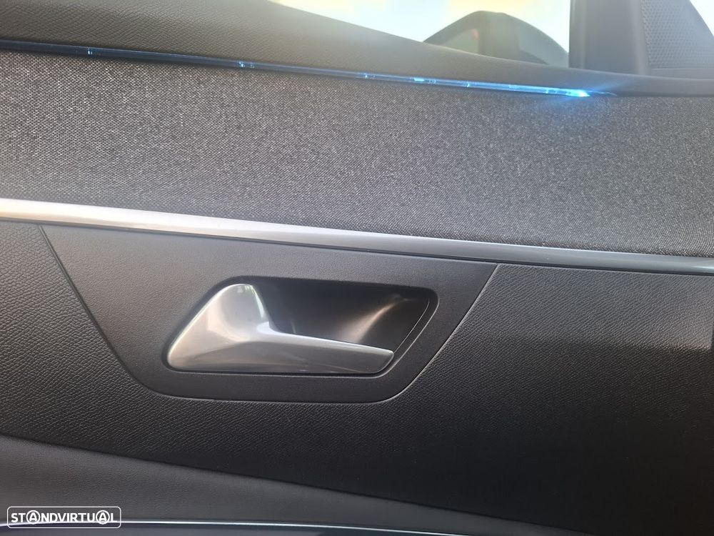 Peugeot 3008 1.6 Hybrid Allure e-EAT8 - 28