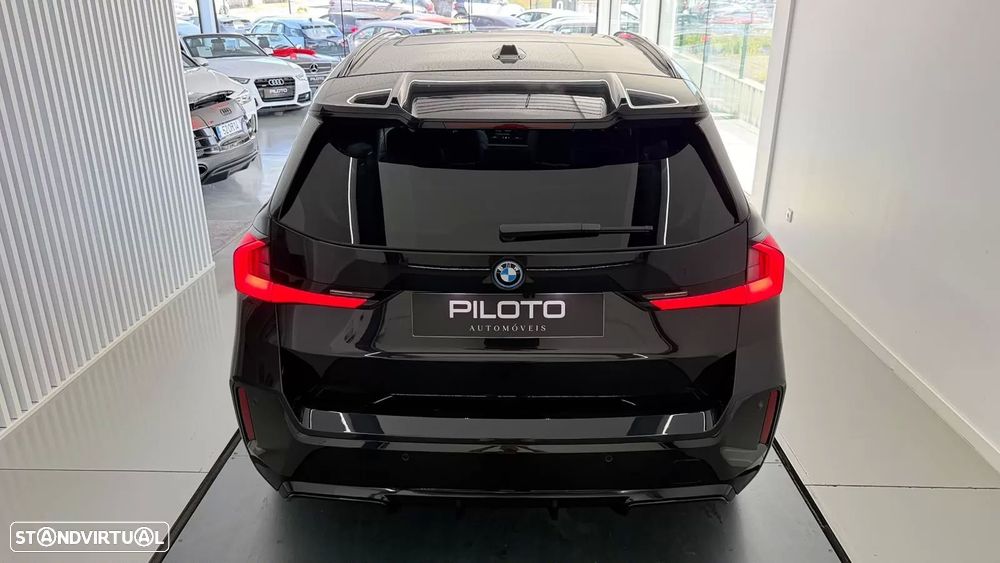 BMW iX1 eDrive20 Pack Desportivo M - 8