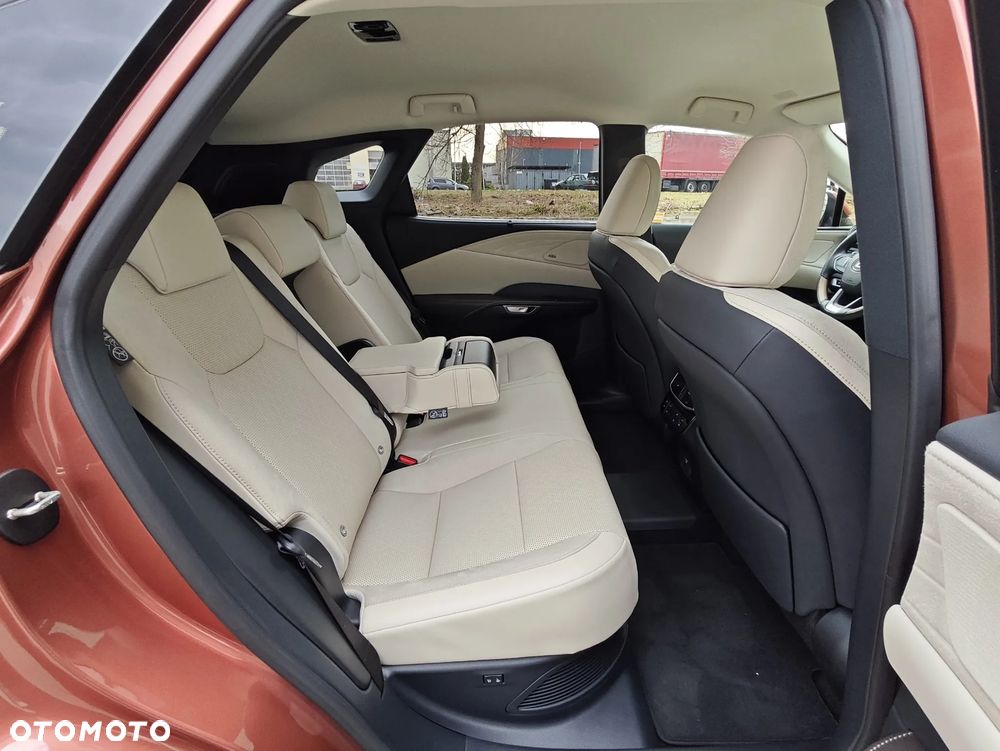 Lexus RX 450h+ Omotenashi - 16
