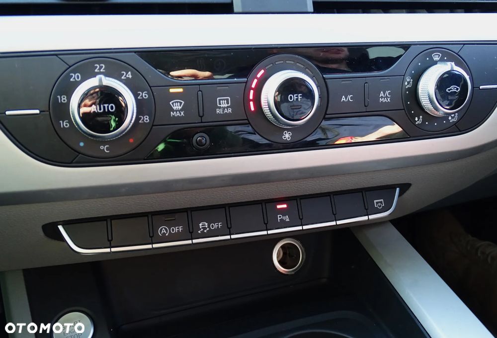 Audi A4 Limousine 2.0 TDI Design - 15