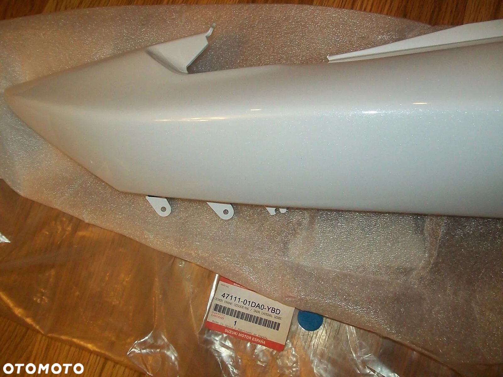 Owiewka boczna prawa SUZUKI GS-F 500 K7 - 1