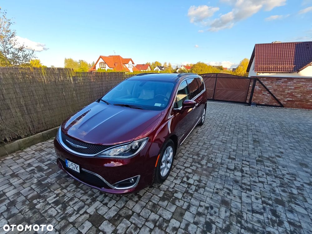 Chrysler Pacifica - 2