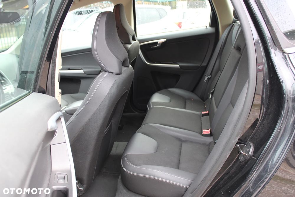 Volvo XC 60 D3 Momentum - 11
