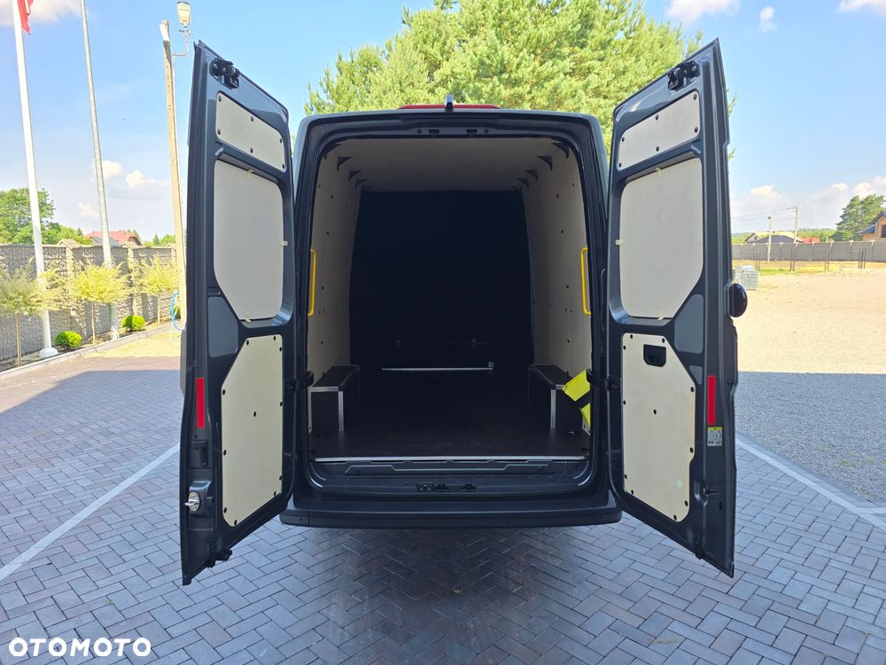 Volkswagen CRAFTER 4 MOTION AUTOMAT-8 Bie Długi 7-OSOBOWY BOGATA OPCJA WYPOSAŻENIA NAVI KAMERA COFANIA FUL LED LAKIER METALIZOWANY SALON PL STAN NOWY - 37