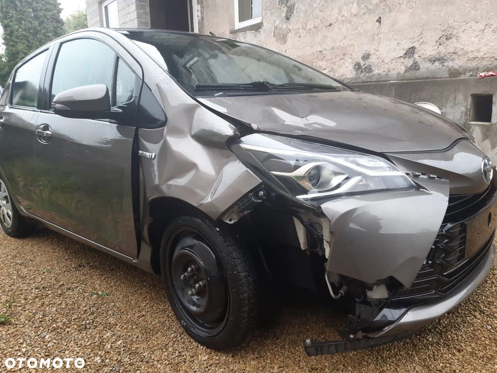 Toyota Yaris Hybrid 100 Premium - 5