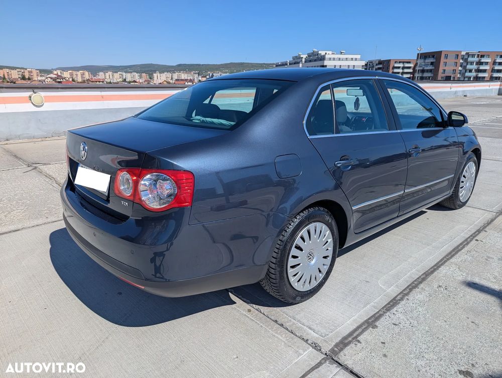 Volkswagen Jetta - 3