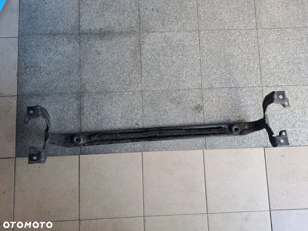 VOLVO V40 II BELKA POD CHŁODNICE