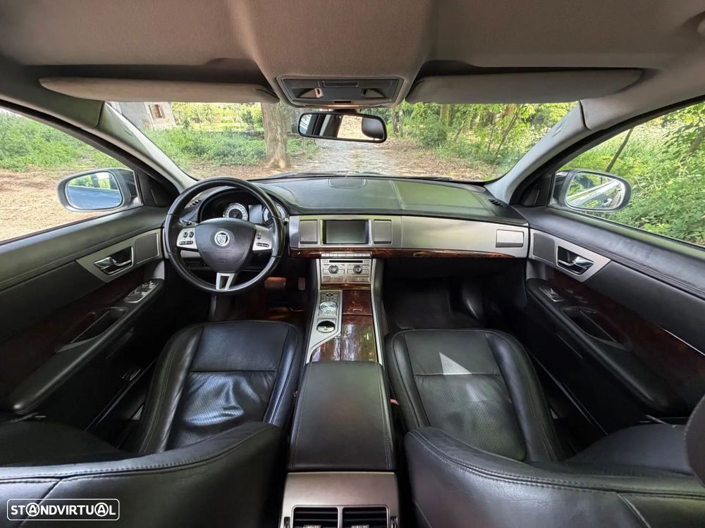 Jaguar XF 2.7 D V6 Premium Luxury - 16
