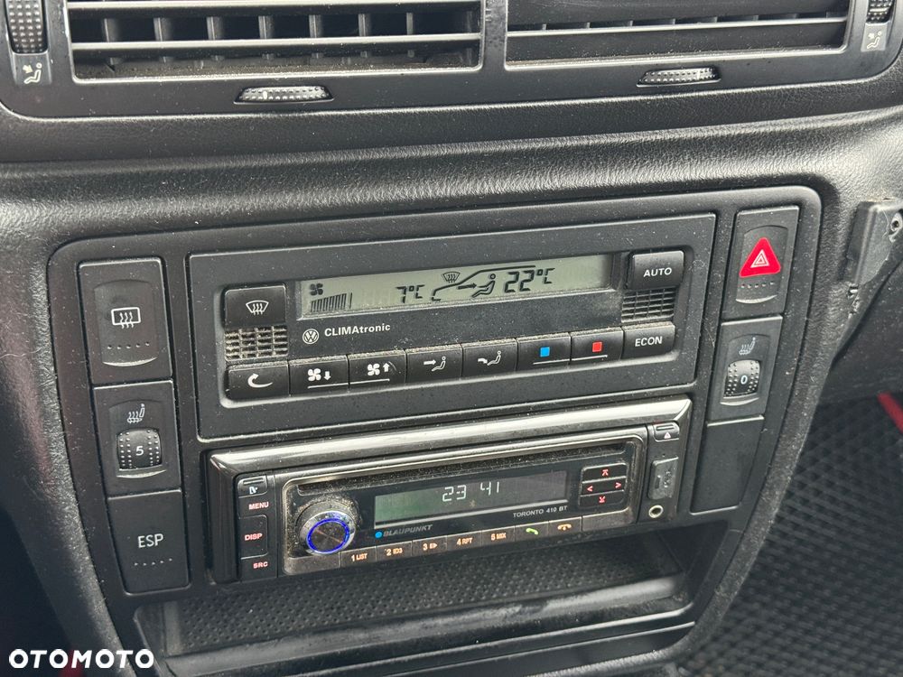 Volkswagen Passat 1.9 TDI Highline - 28