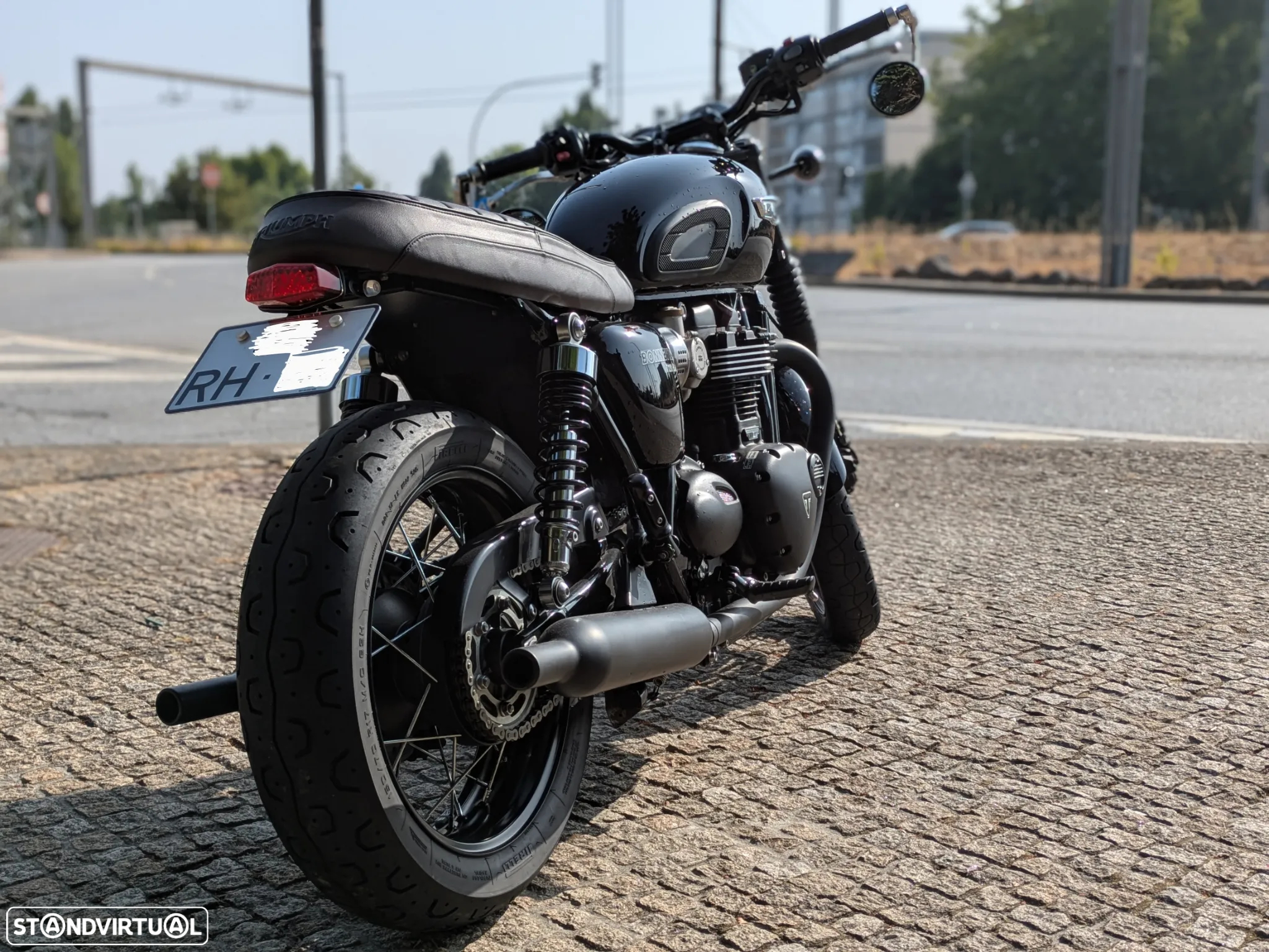 Triumph Bonneville T120 Black - 4