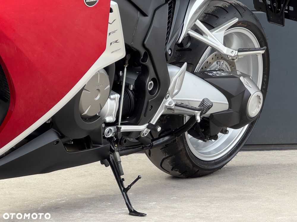 Honda VFR - 27