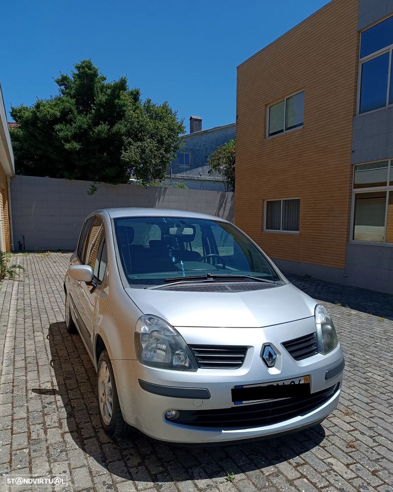 Renault Clio 1.2 16V Confort - 1