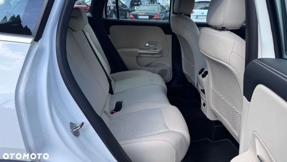 Mercedes-Benz GLA - 28