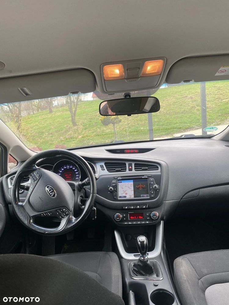 Kia Ceed 1.6 CRDi 128 ISG Platinum Edition - 6