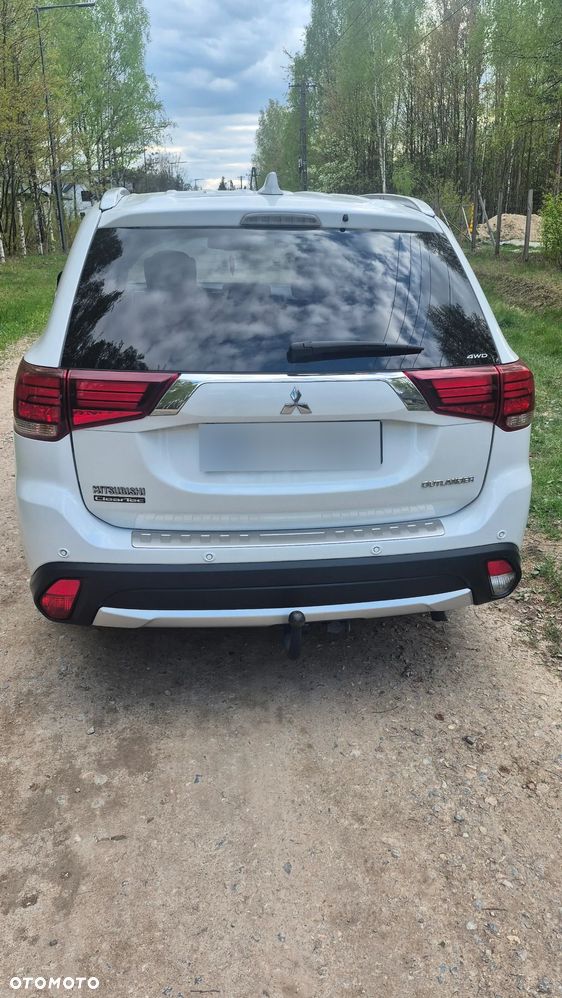 Mitsubishi Outlander 2.0 Instyle Navi 4WD CVT - 4