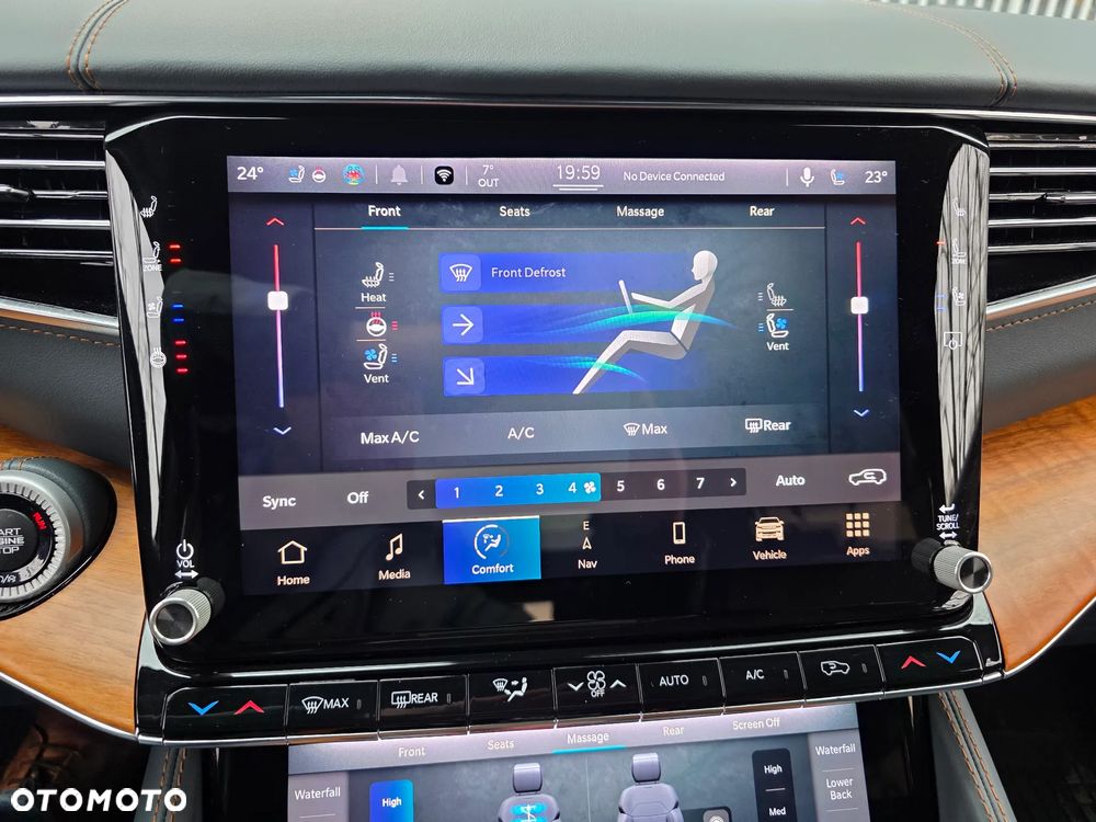 Jeep Grand Wagoneer - 12