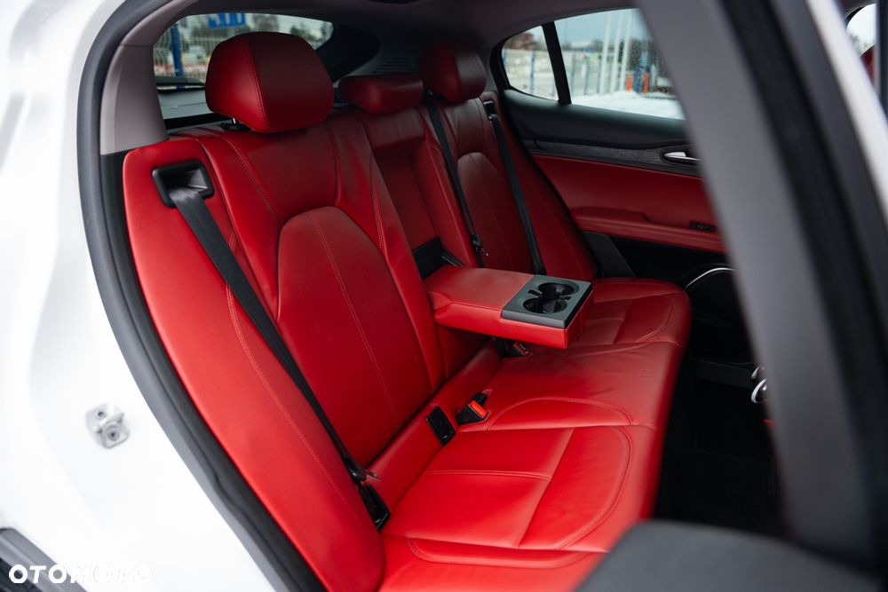 Alfa Romeo Stelvio 2.0 Turbo 16V AT8-Q4 Executive - 36