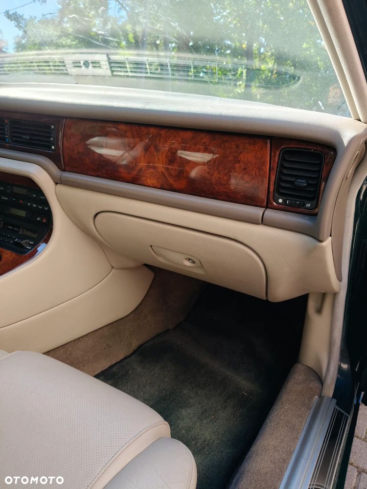 Jaguar XJ - 40