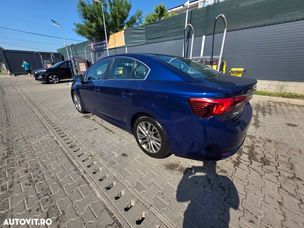 Toyota Avensis 2.0 D-4D Executive - 6