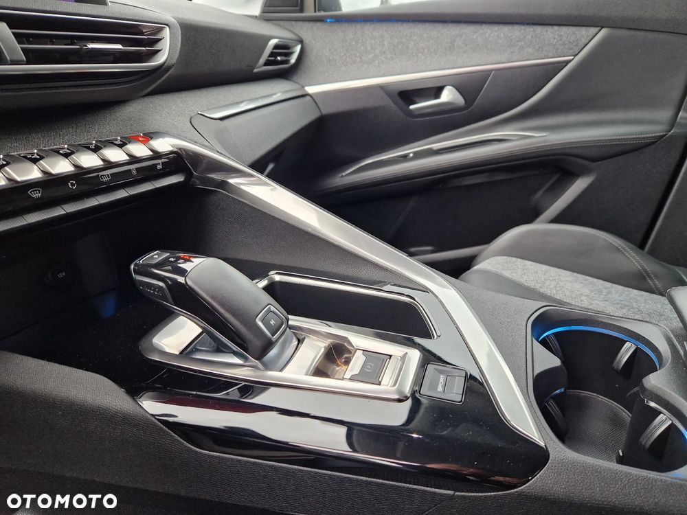 Peugeot 3008 1.2 PureTech GPF Allure S&S EAT8 - 11