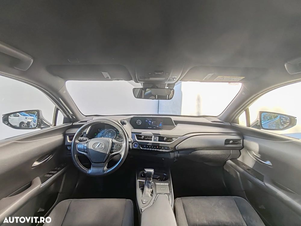 Lexus UX 250h FWD Executive - 9