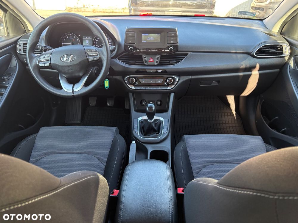 Hyundai i30 1.5 DPI Classic + - 11