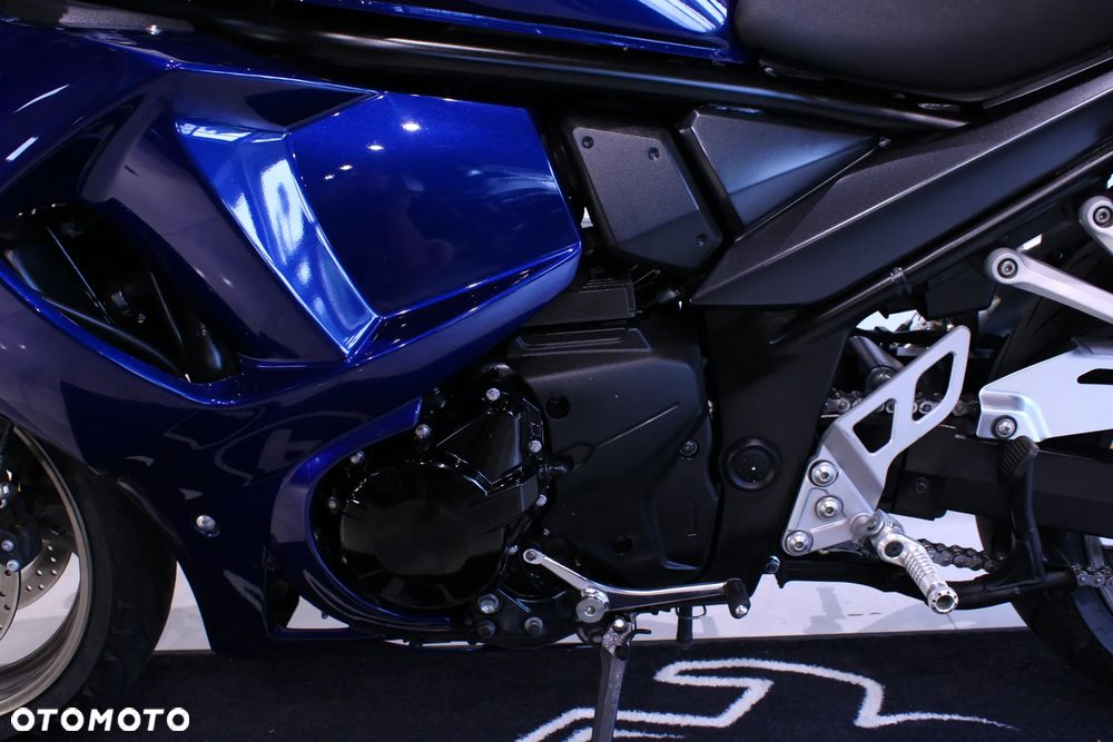 Suzuki GSX - 27