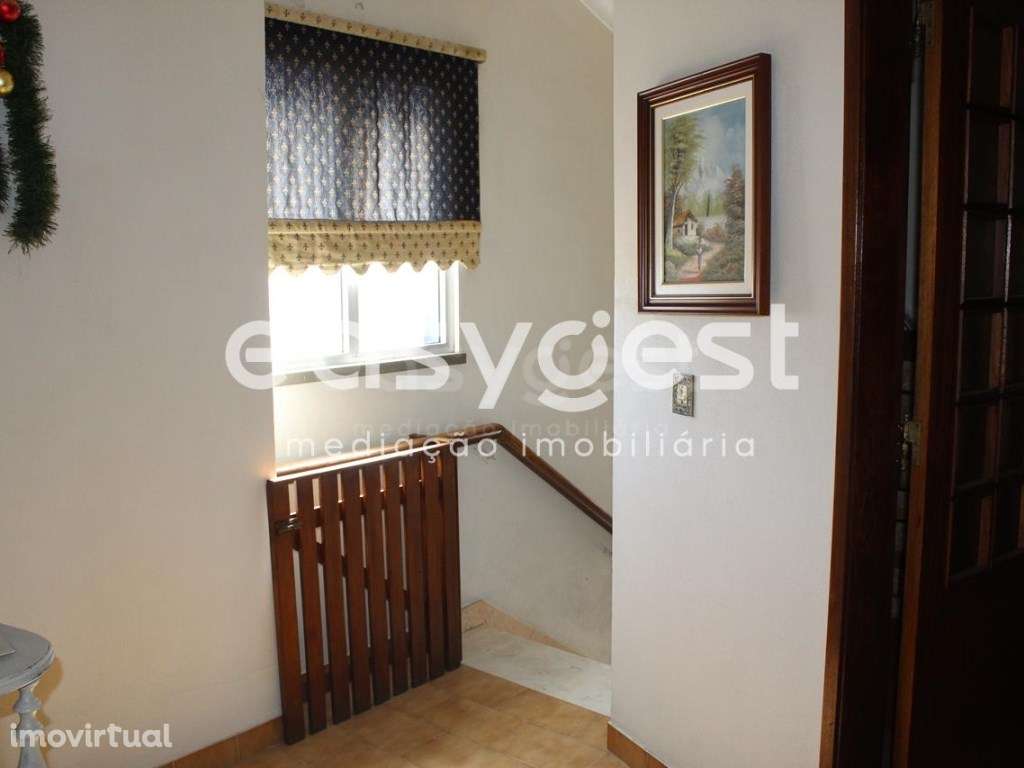 Moradia de dois pisos a poucos quilómetros do Santuário de Fátima - Grande imagem: 5/57