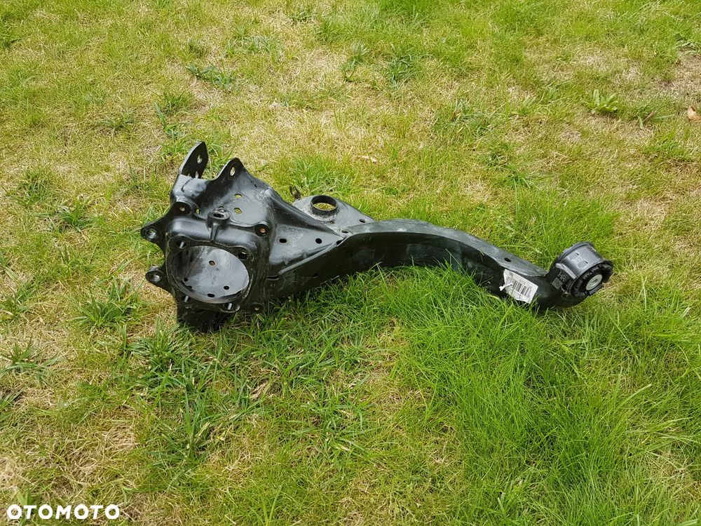 BMW F40 ZWROTNICA TYLNA PRAWA + WAHACZ - 2