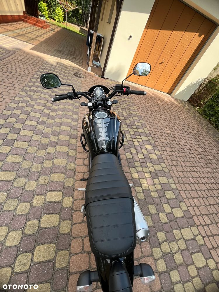 Yamaha XSR - 10