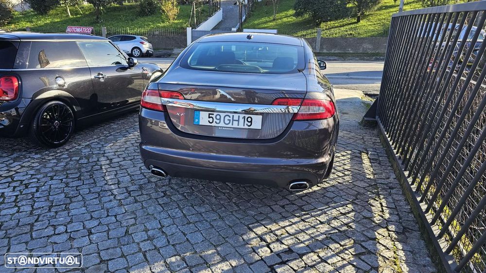 Jaguar XF 2.7 D V6 Premium Luxury - 9