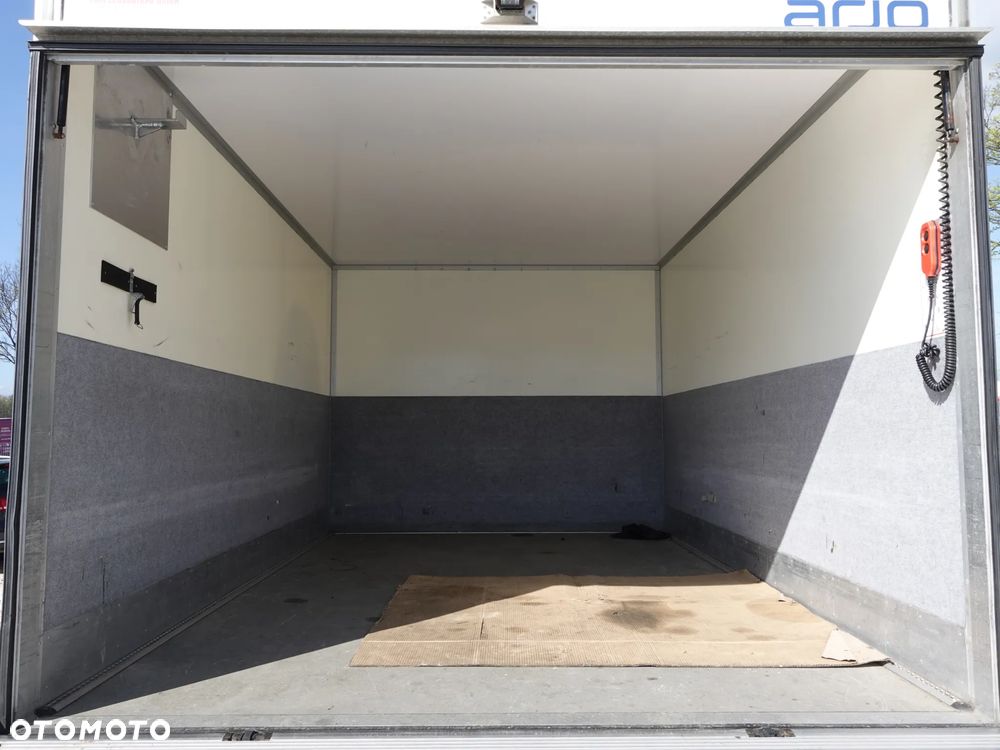 Ford Transit - Kontener z windą - 33