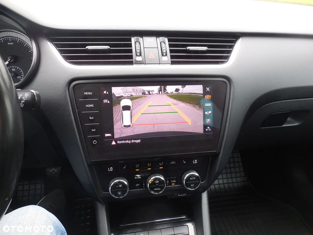 Skoda Octavia Combi 2.0 TDI Sportline - 25