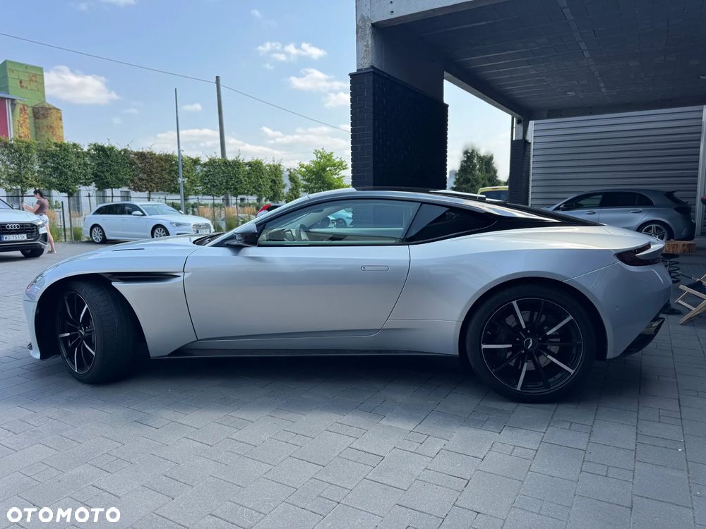 Aston Martin DB11 Launch Edition - 7