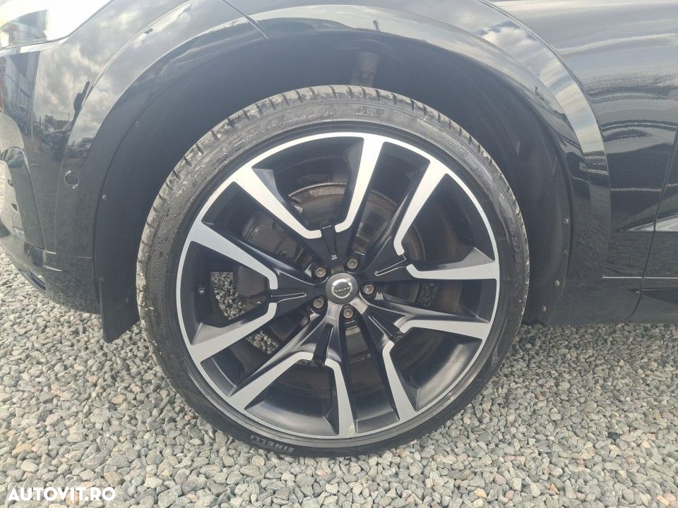 Volvo XC 60 B5 MHEV AWD R-Design - 22