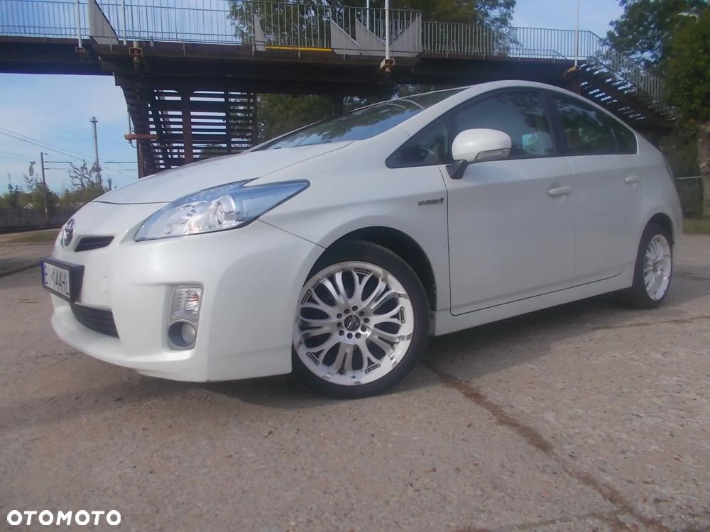 Toyota Prius (Hybrid) - 2