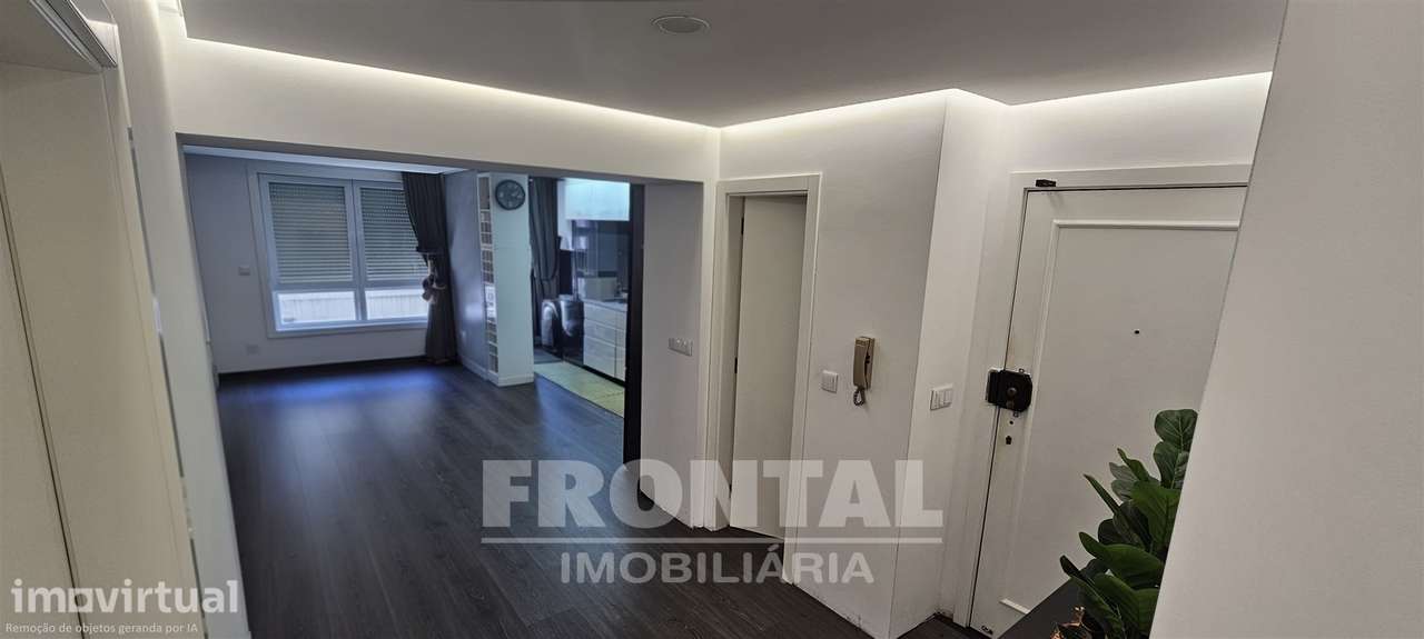 Apartamento T2+1 Remodelado | 2 Suites e 2 Lugares de Garagem - Grande imagem: 4/13