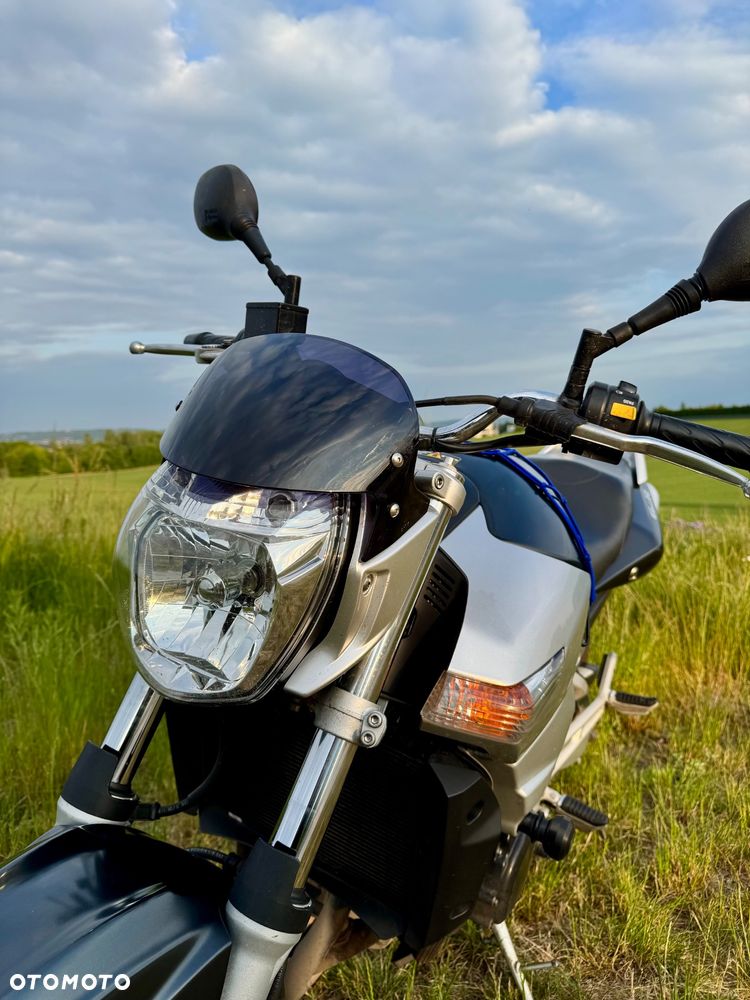 Suzuki GSR - 3