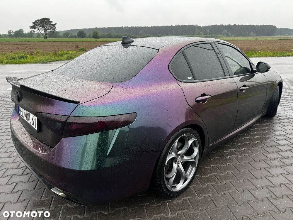 Alfa Romeo Giulia 2.0 Turbo 16V AT8-Q4 Intensa - 5