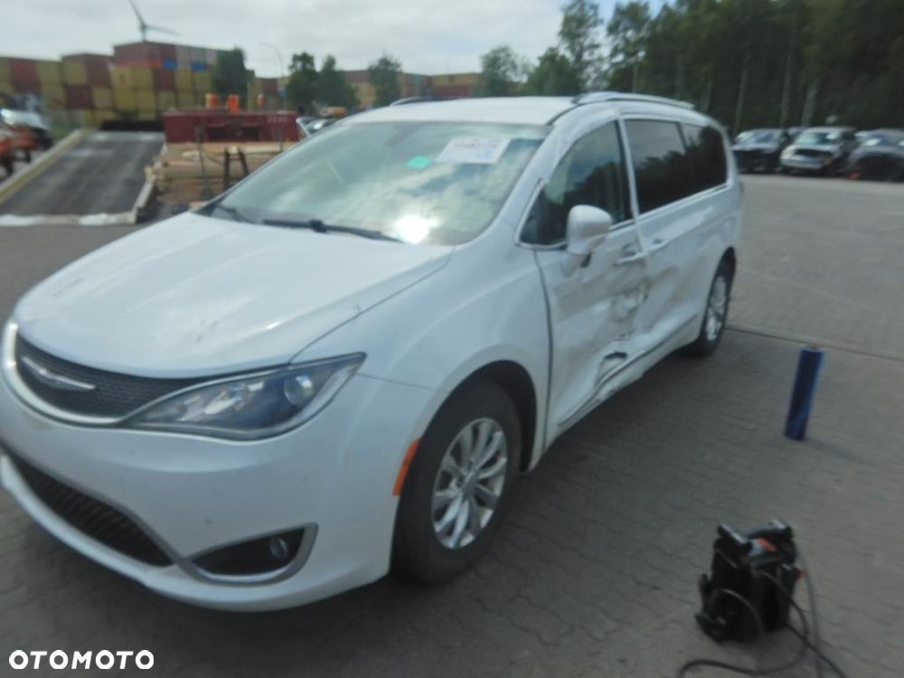 Chrysler Pacifica - 27